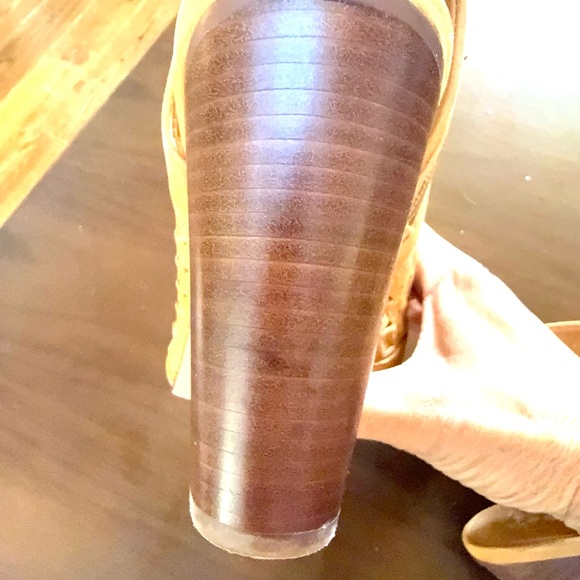 VINCE CAMUTO Tan Suede Sandals - Size 8.5 - Picture 15 of 16